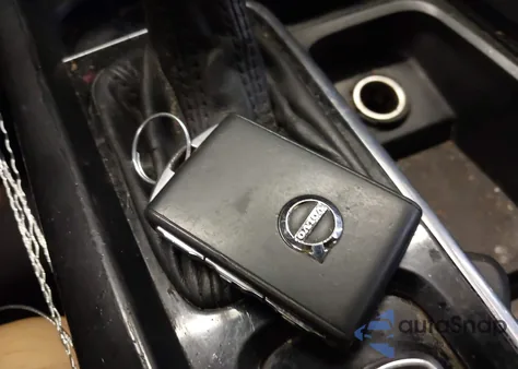 2018 Volvo Xc60 T6 Momentum из США, поврежденный, VIN YV4A22RK6J1026996